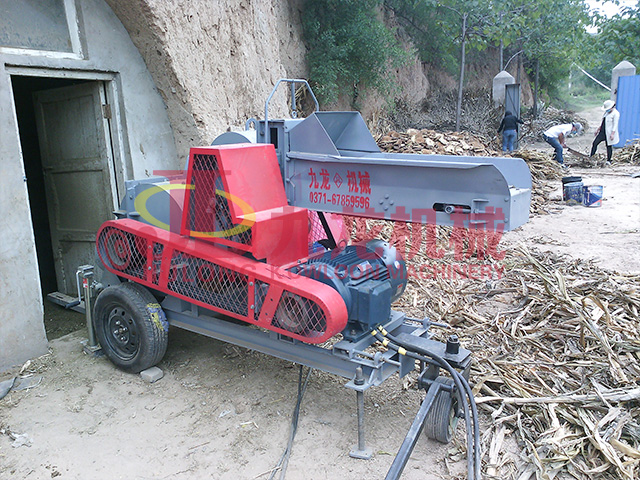 三門(mén)峽秸稈切斷粉碎處理現(xiàn)場(chǎng)